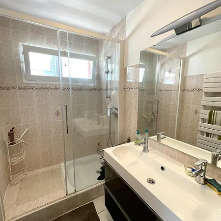 Appartement Avec Piscine, T4 Pour 6 N113 *